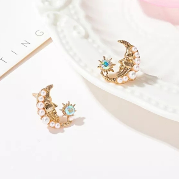 Moon Sun Face Earrings - Picture 3 of 4